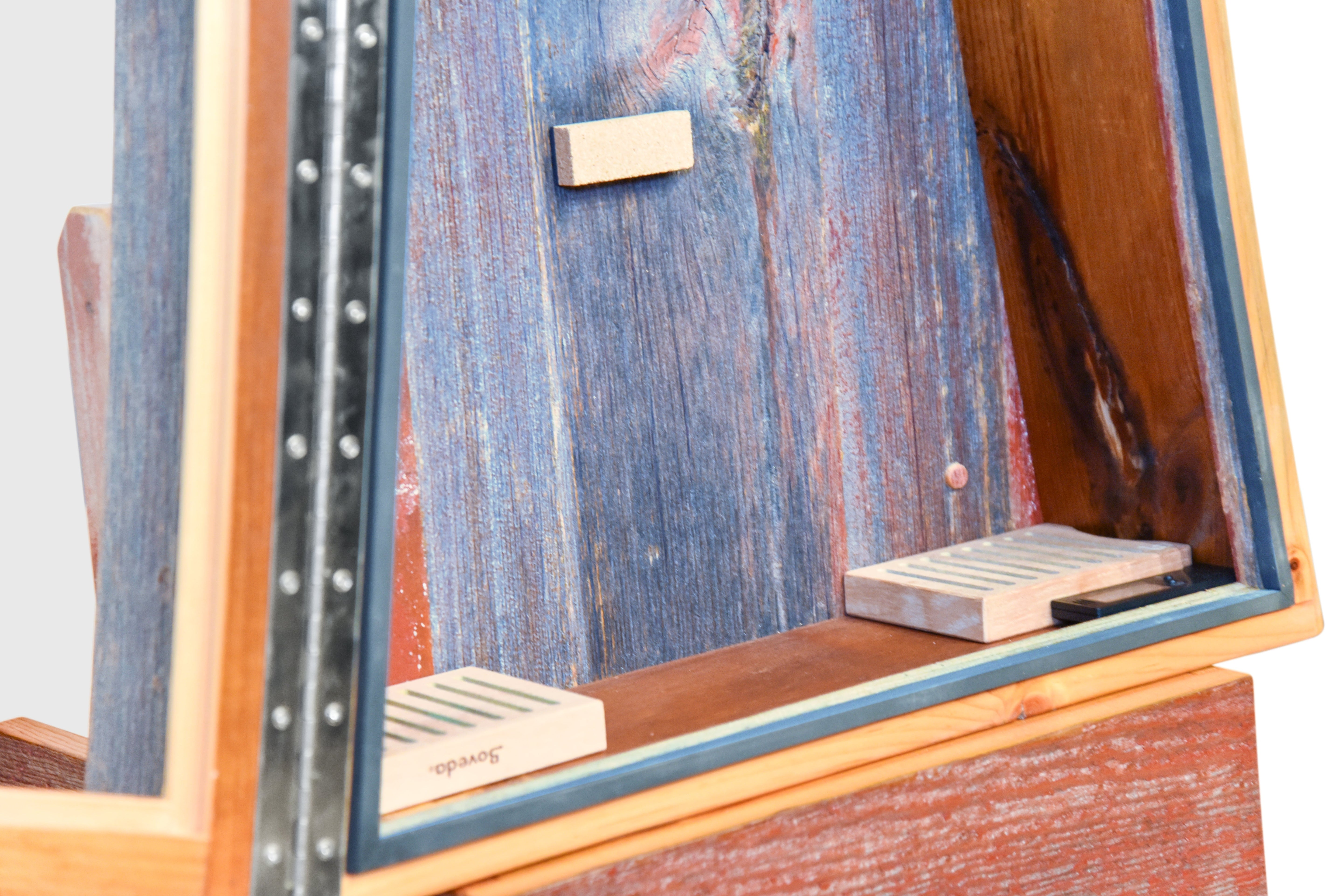 ClimaStand Triangle Humidor with Base - Reclaimed Barnwood (Red)