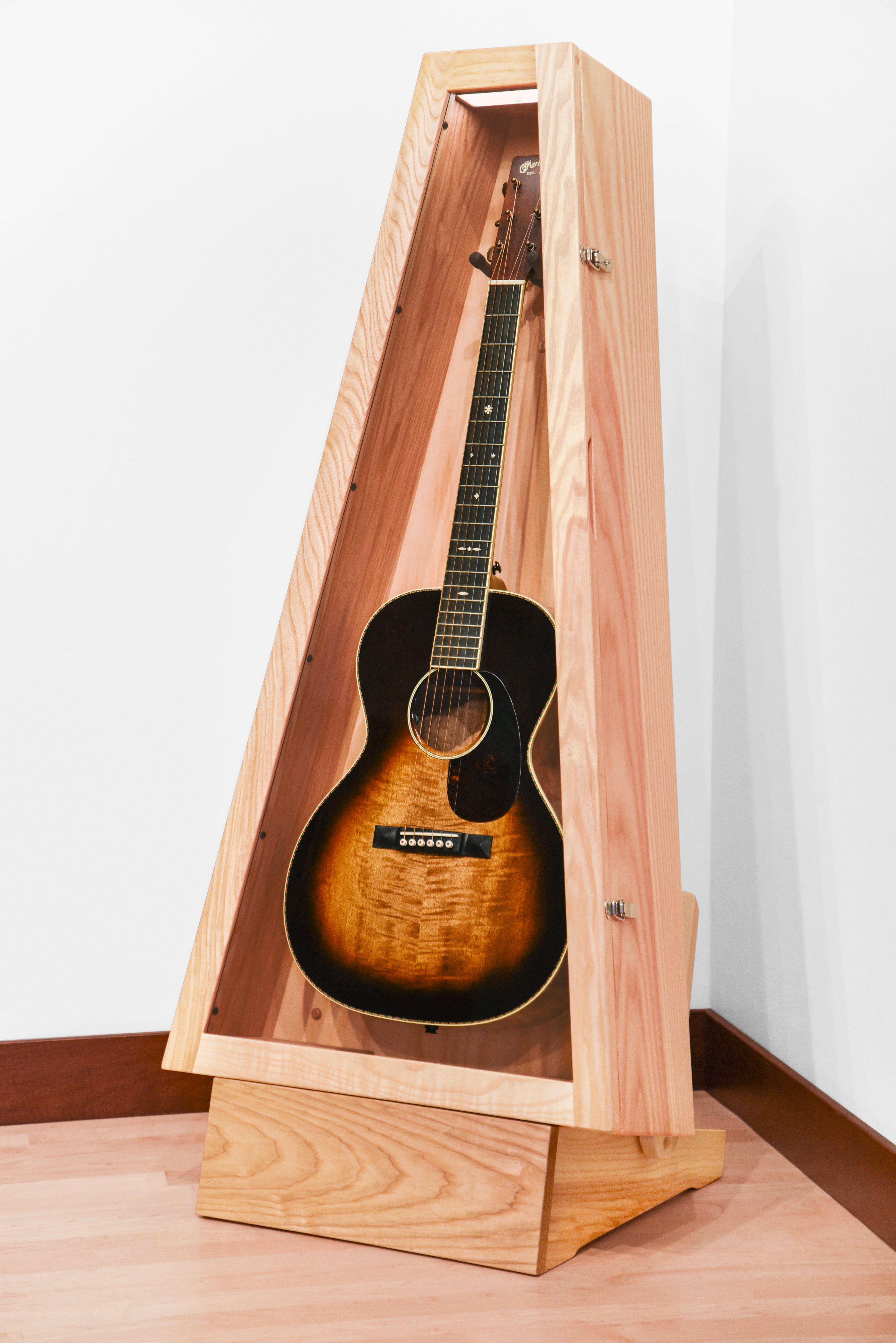 ClimaStand Triangle Humidor with Base - Northern White Ash