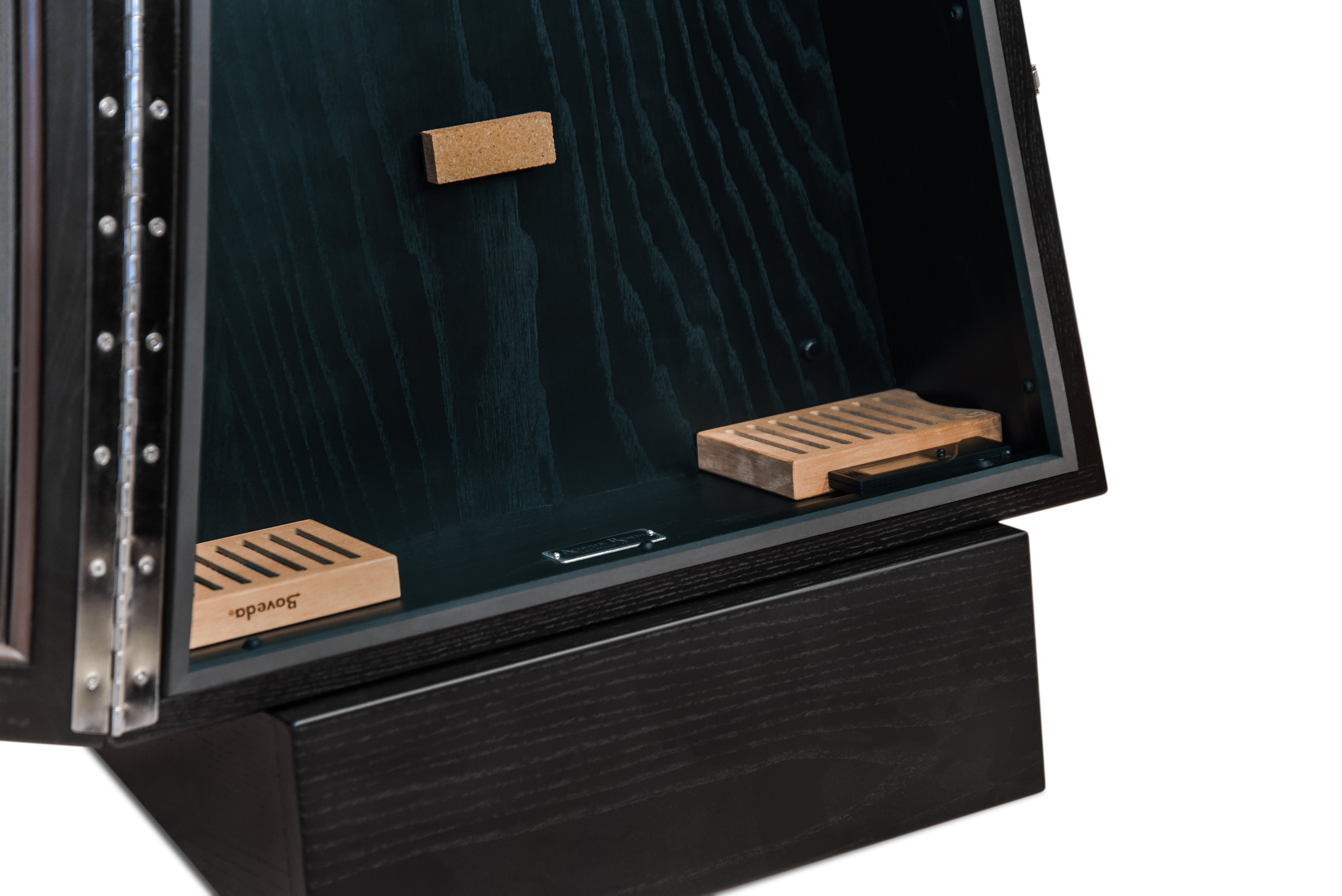 ClimaStand Triangle Humidor with Base - Northern White Ash with Piano Black