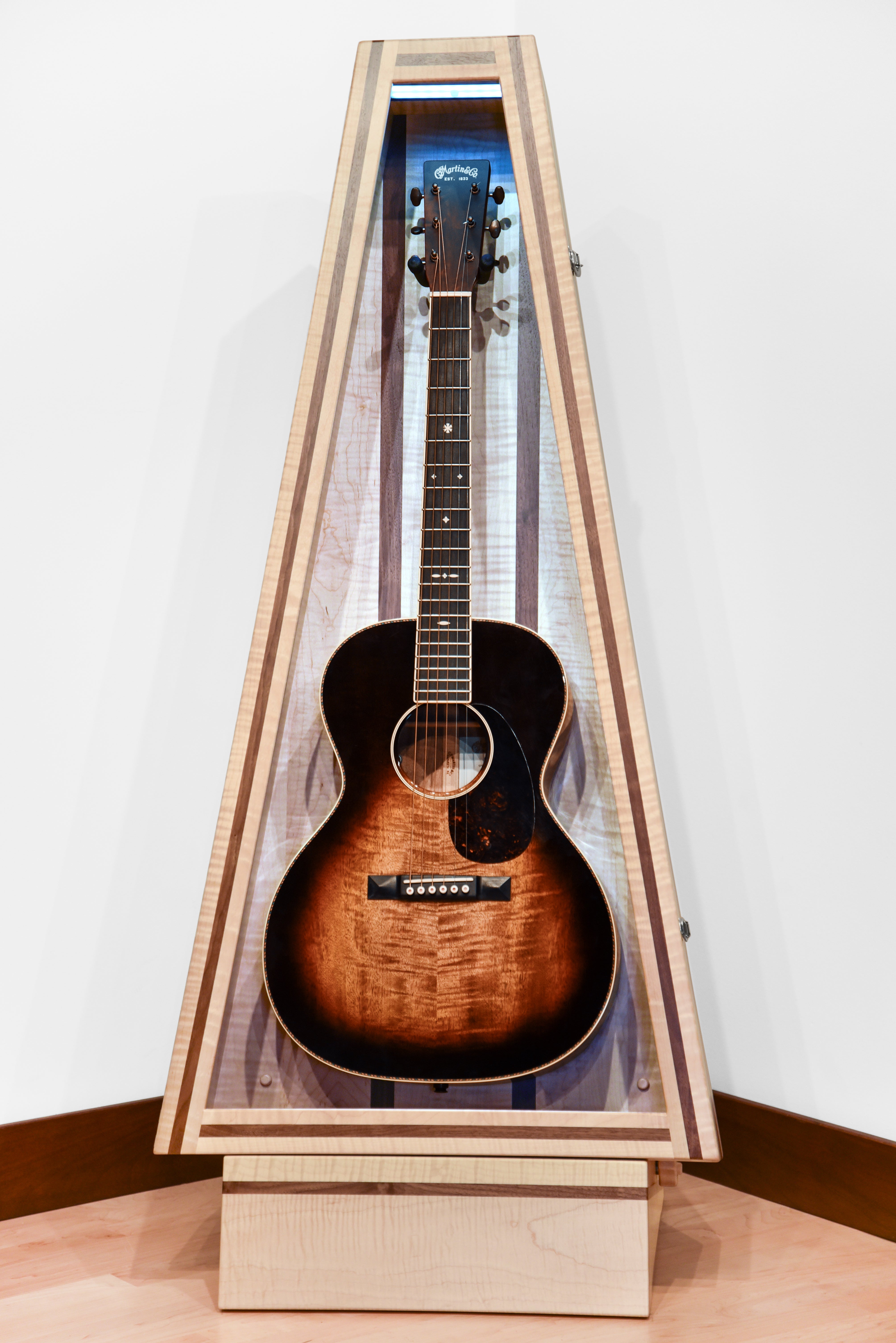 ClimaStand Triangle Humidor with Base - Flamed Maple with Walnut