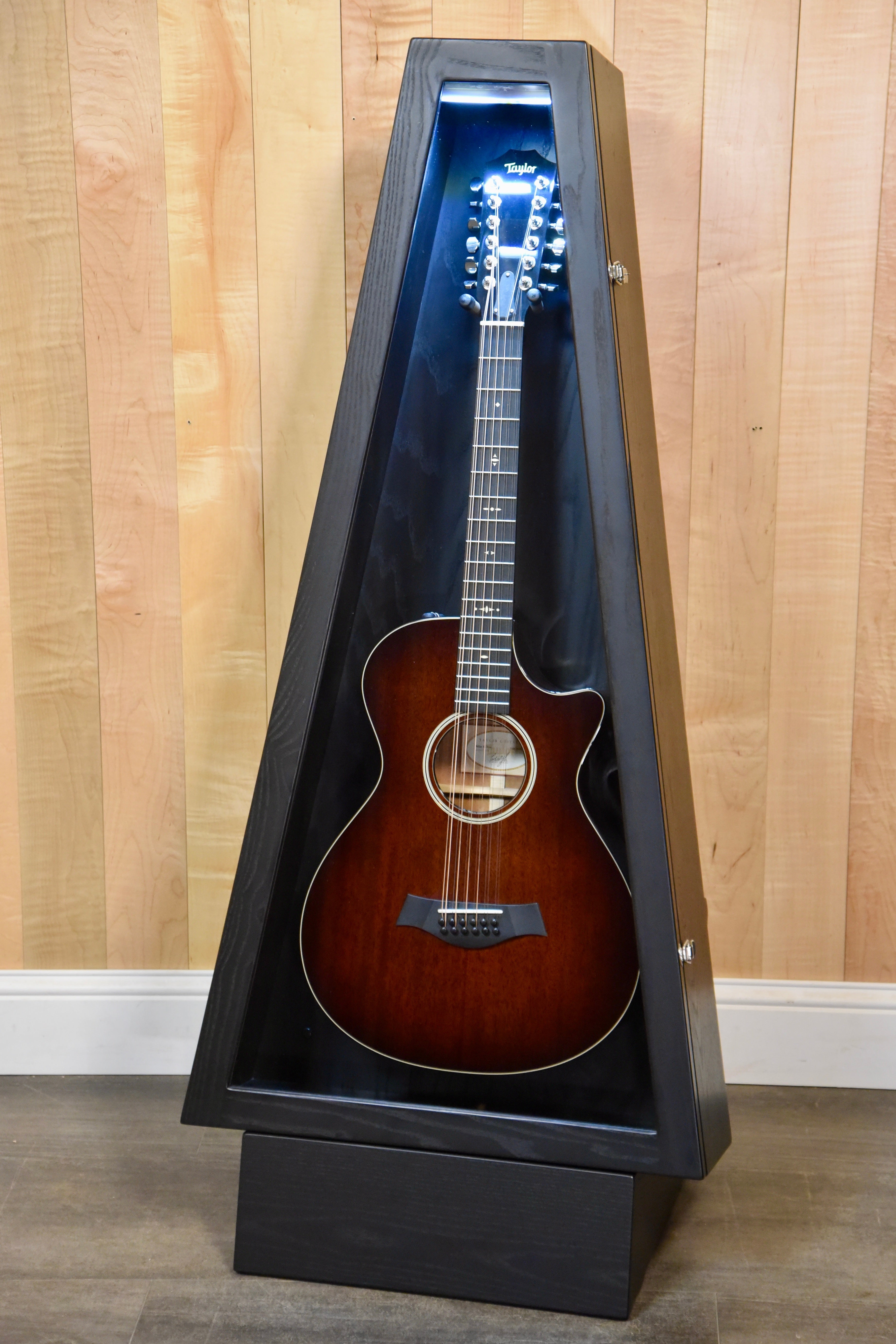 ClimaStand Triangle Humidor with Base - Northern White Ash with Piano Black